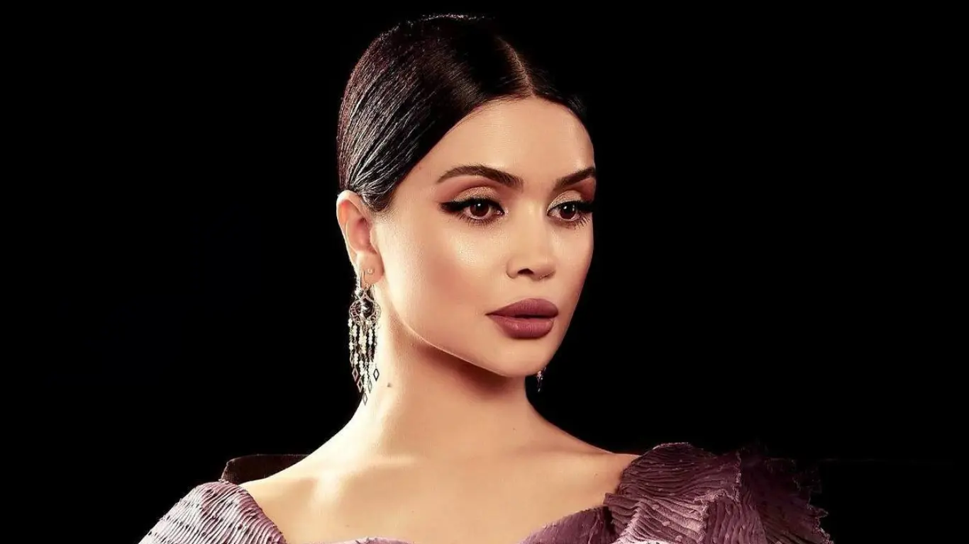 Паризода снова в центре внимания в весеннем наряде