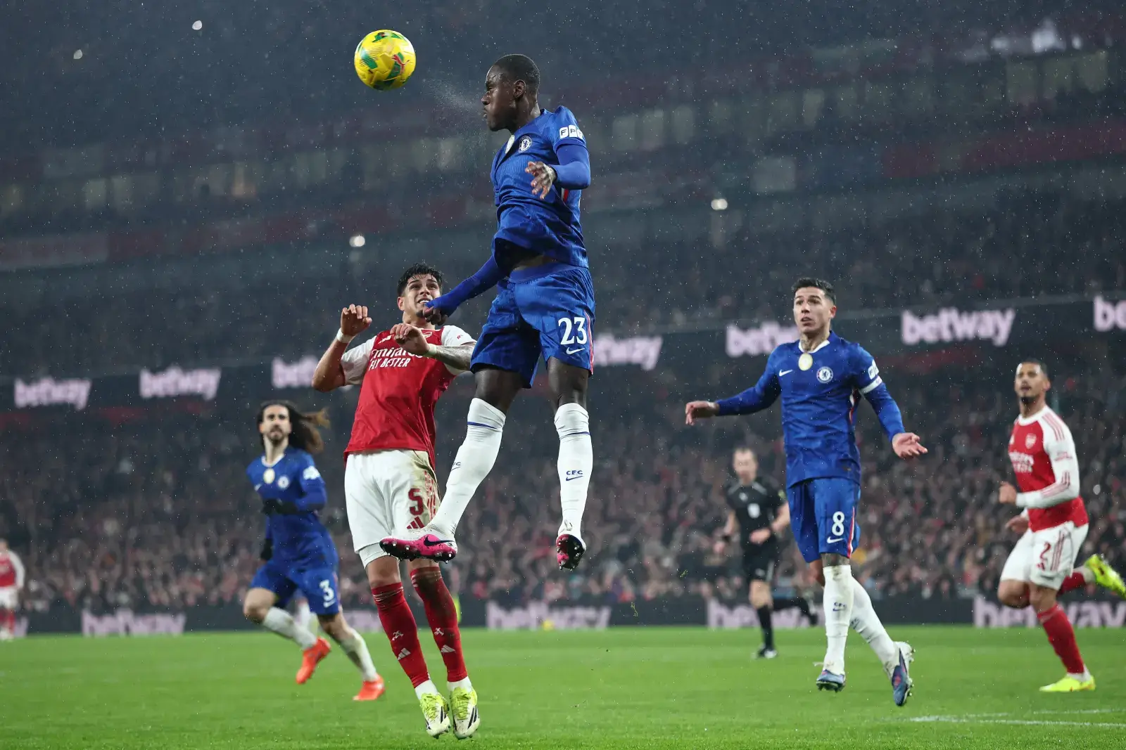 Arsenal, yarı finalde Chelsea'yi yenerek finale yükseldi (video)