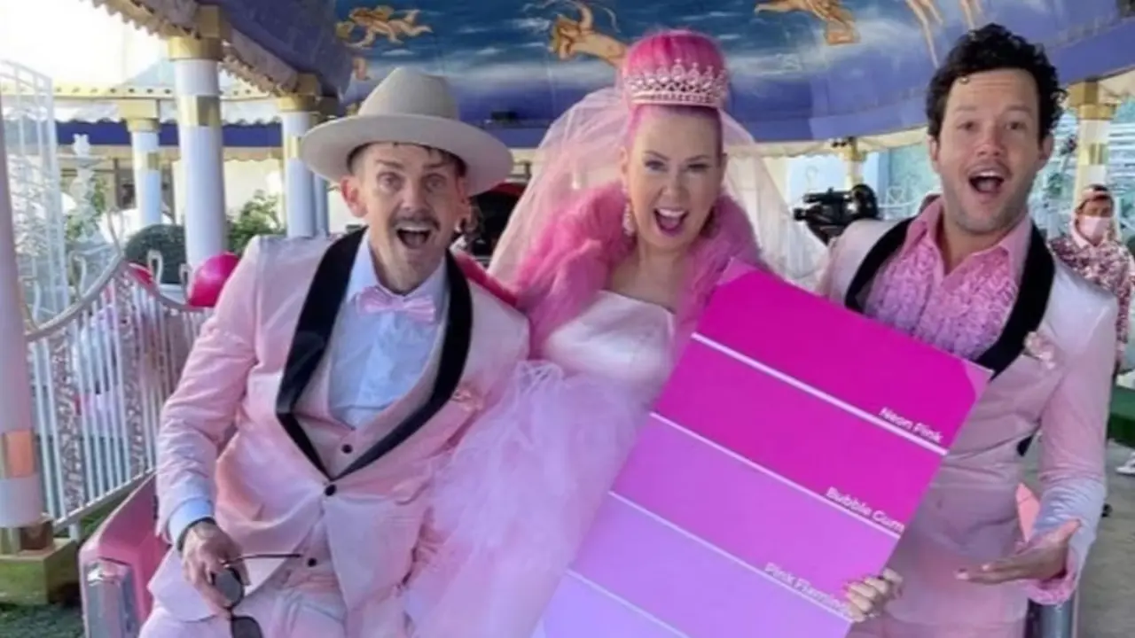 Америкалик блогер Киттен Кей Сера пушти рангга турмушга чиқди