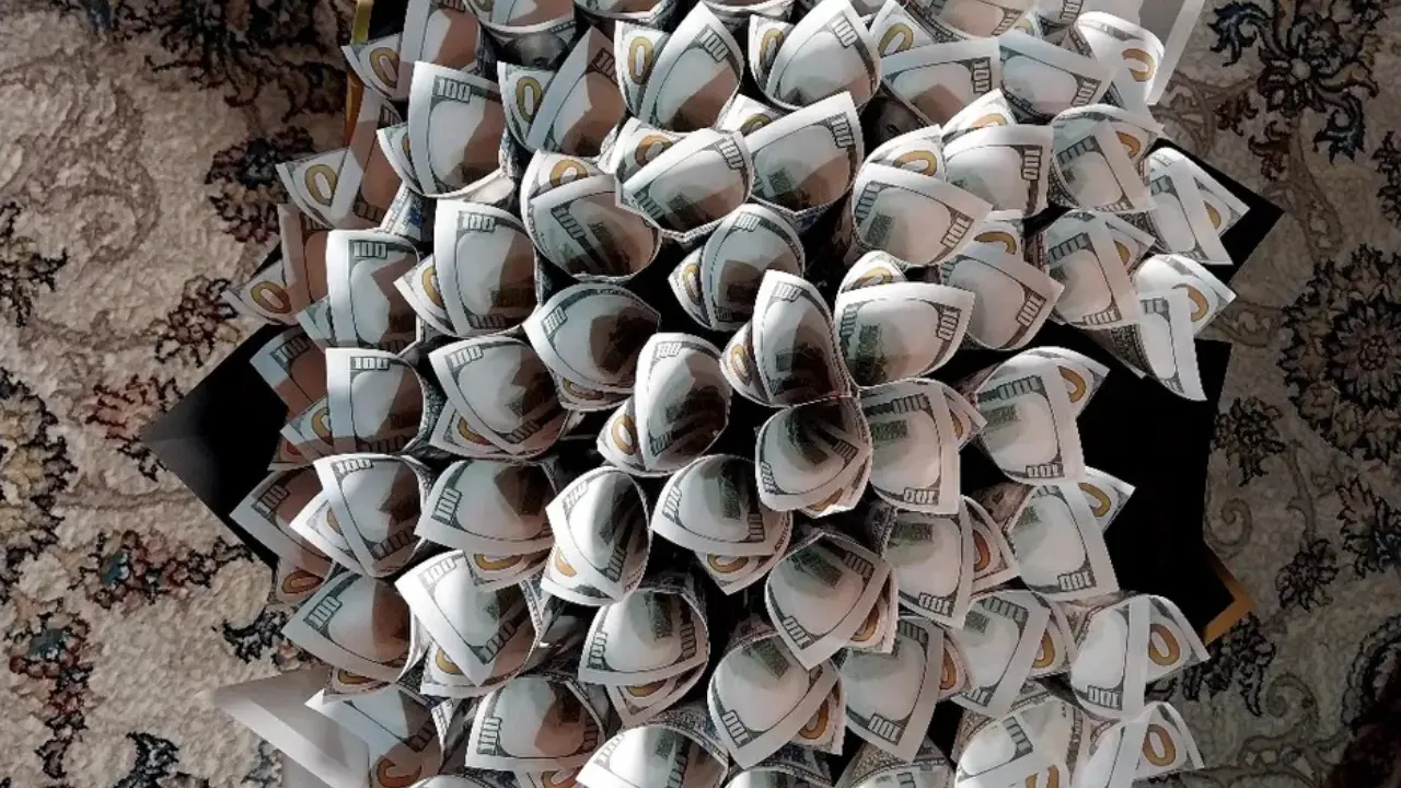 Sevishganlar kunida puldan guldasta yasash taqiqlandi