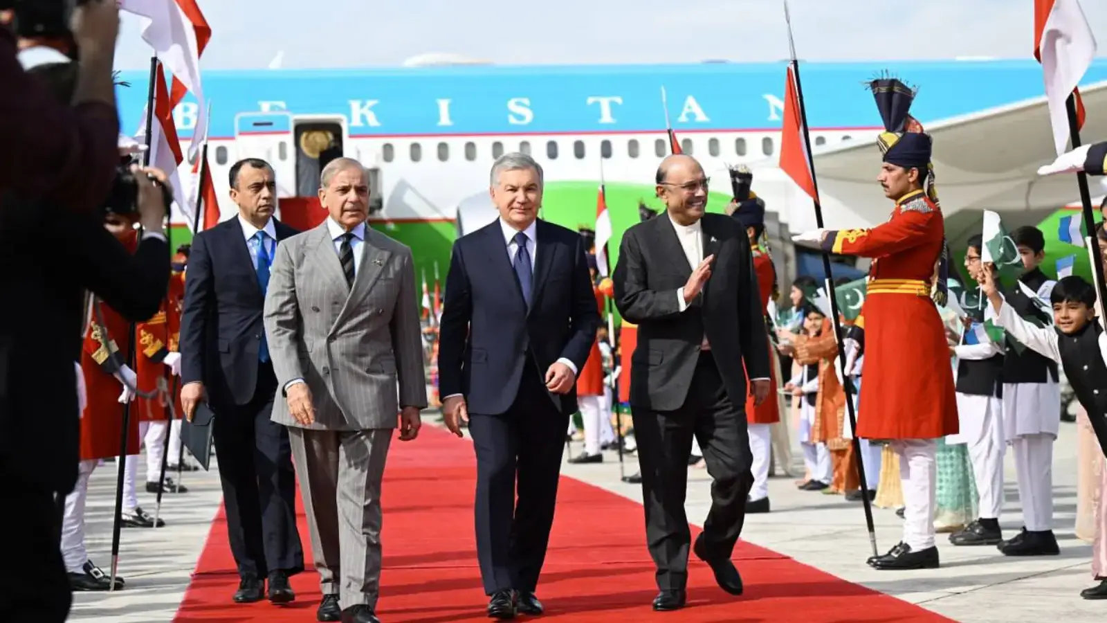 Шавкат Мирзиёев в Исламабаде: начался государственный визит в Пакистан
