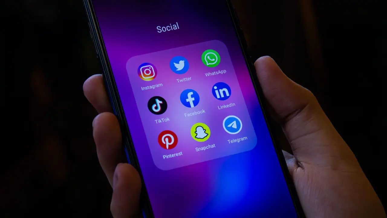 Ижтимоий тармоқлар “вабога” айланмоқда — Чехия расмийлари огоҳлантирмоқда