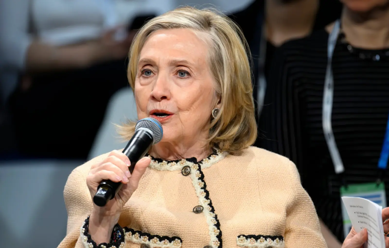 Hillari Klinton Myunxenda Trampni Ukraina uchun qattiq tanqid qildi