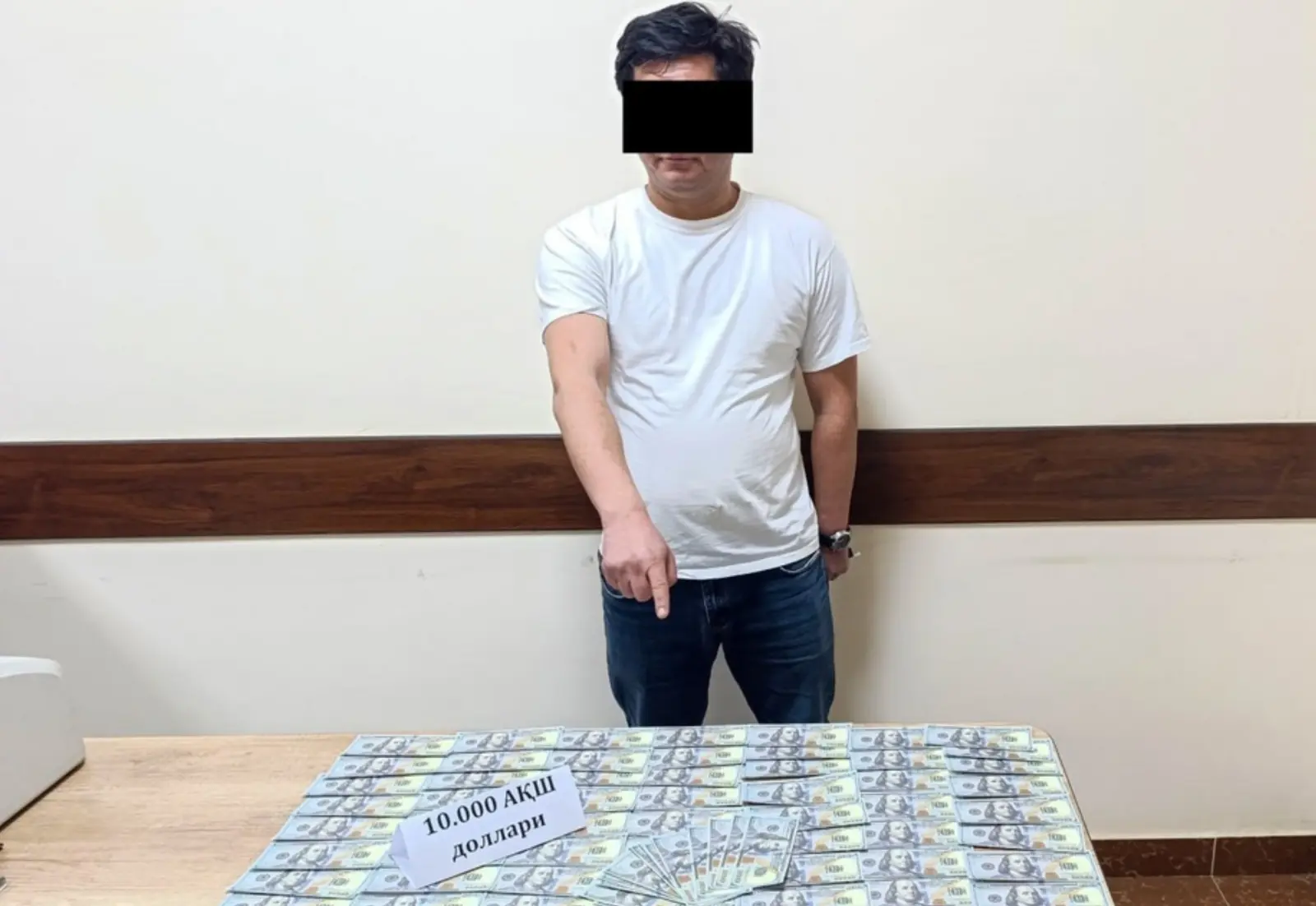 Qibrayda hokim yordamchisi 10 ming dollar bilan ushlandi