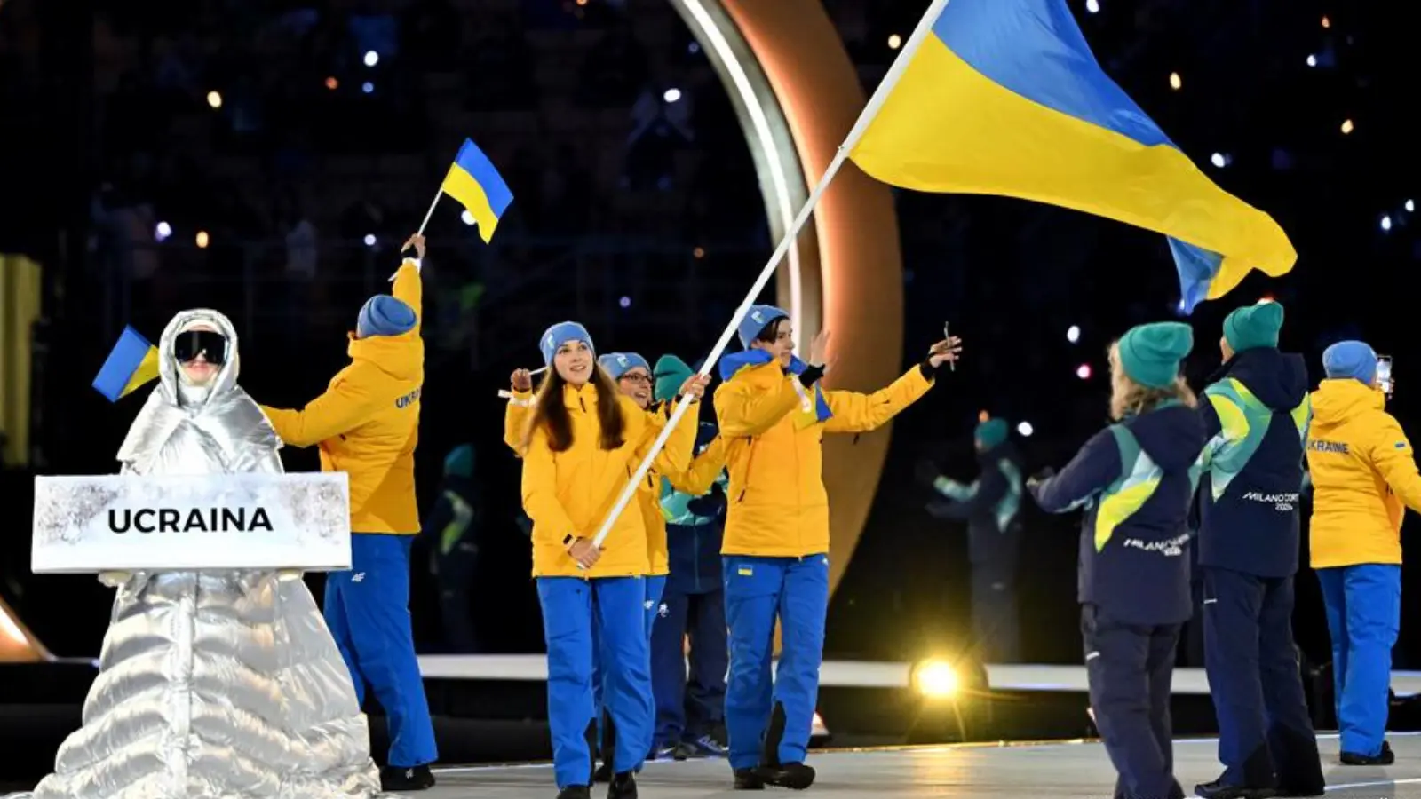 Миландаги маросимда кутилмаган, аммо жуда таъсирли манзара кузатилди