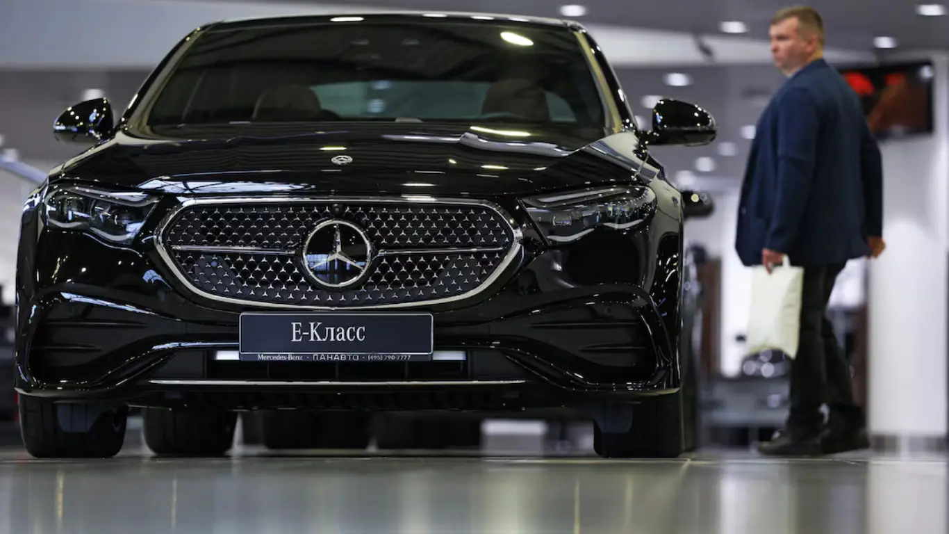 Sanksiyalarga qaramay xorijiy avtomobillar Rossiyaga kirmoqda