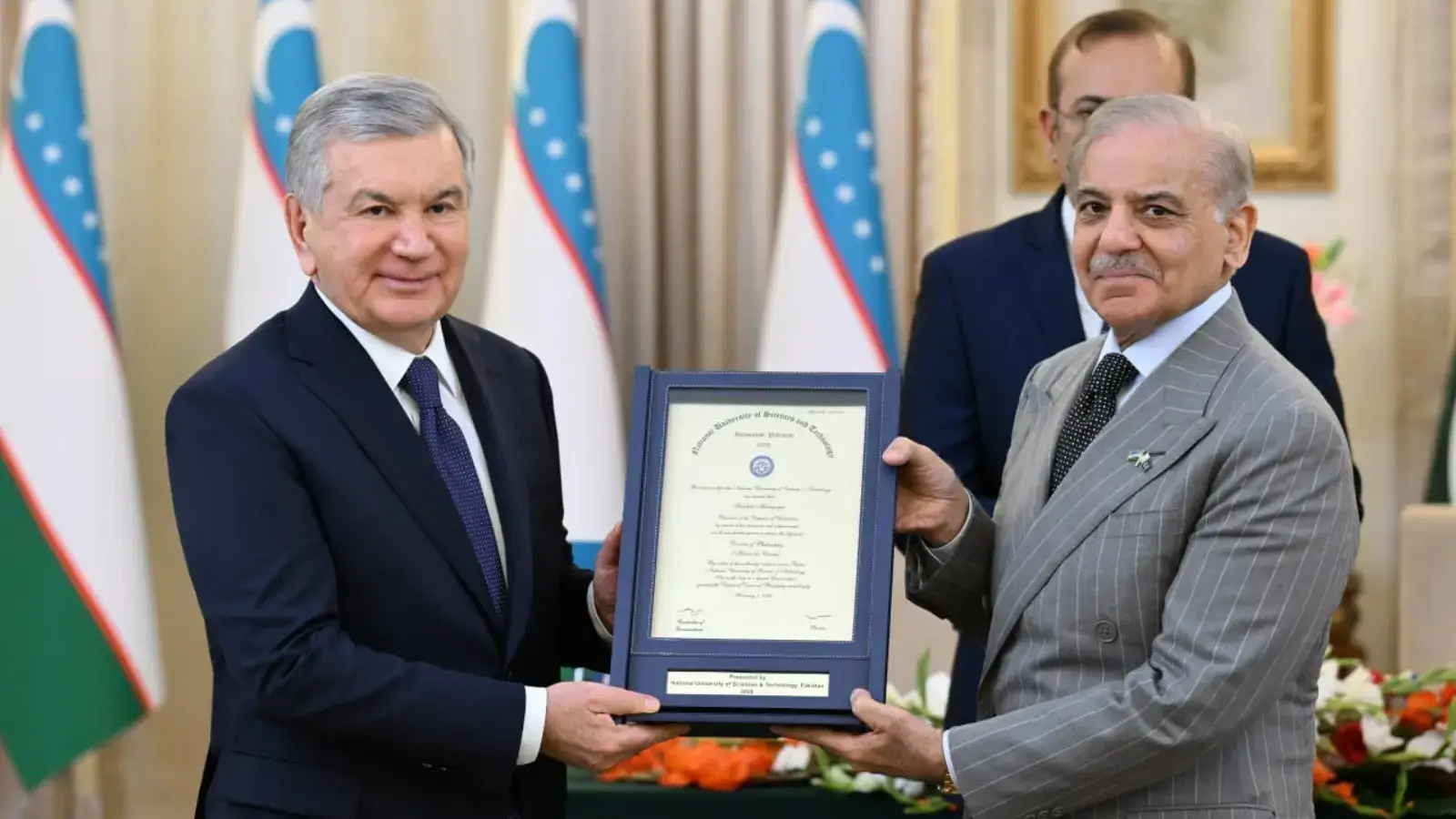 Шавкат Мирзияев Пәкістанда құрметті профессор атағын алды