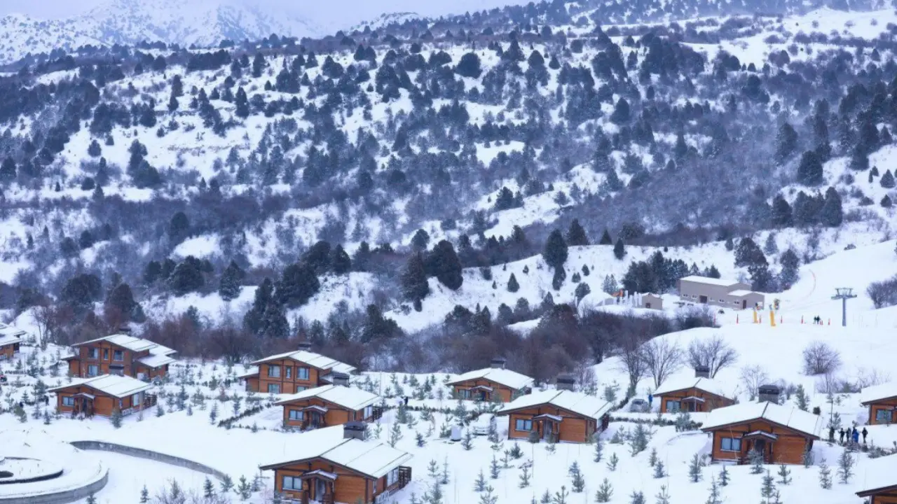 Открыта дорога в Амирсой и Чимган: 20 микроавтобусов начали движение по маршруту