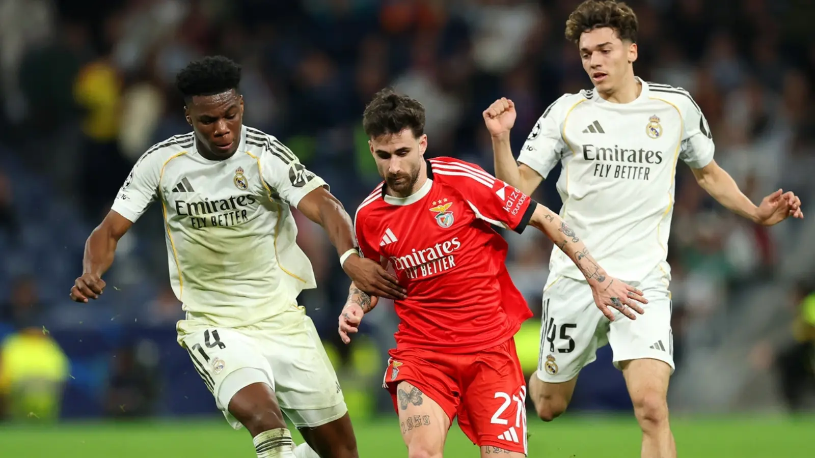 ЕЧЛда ҳафтанинг энг яхши футболчиси бўлиш учун кураш қизиди