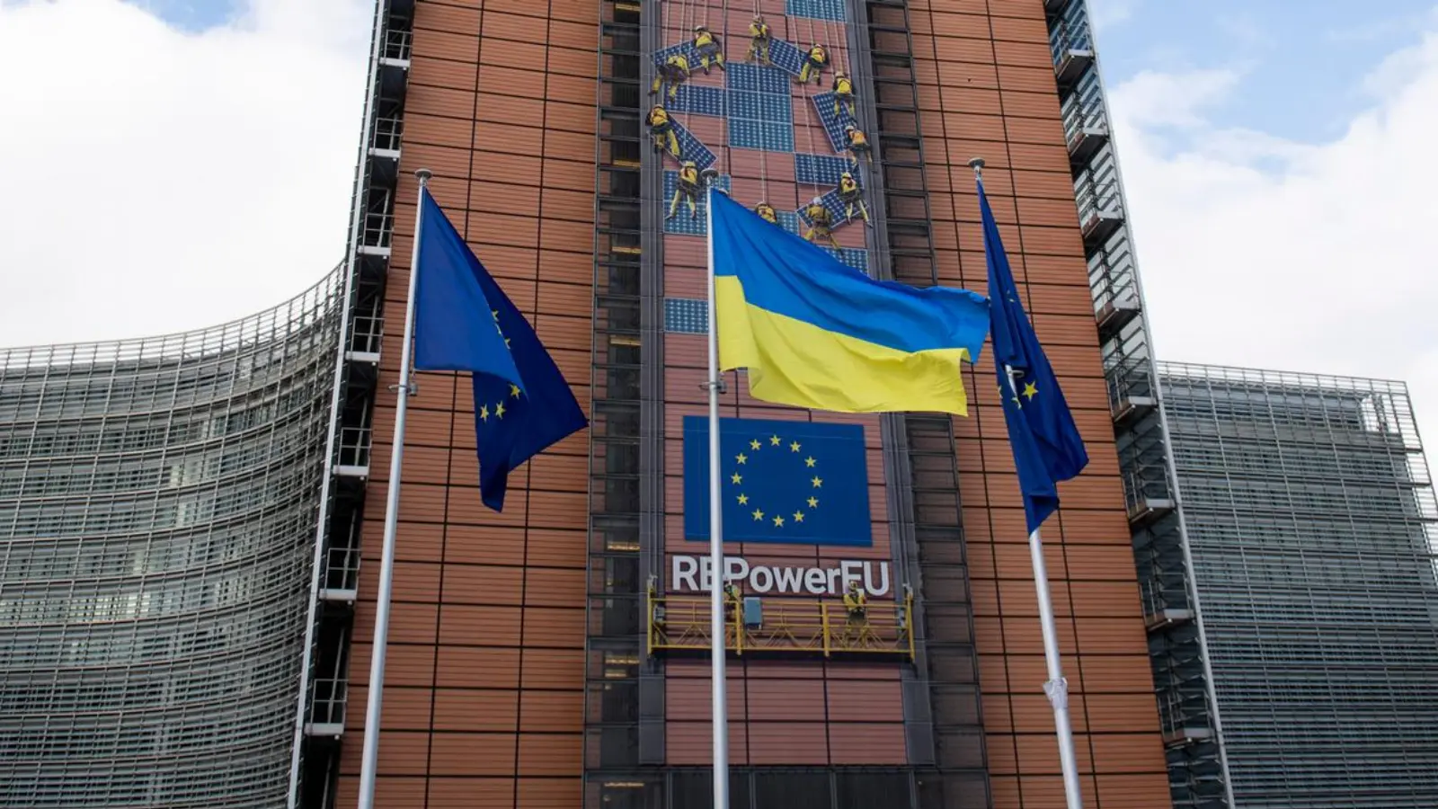 Европарламент қўмитаси Украинага ёрдамни зудлик билан кучайтирмоқчи