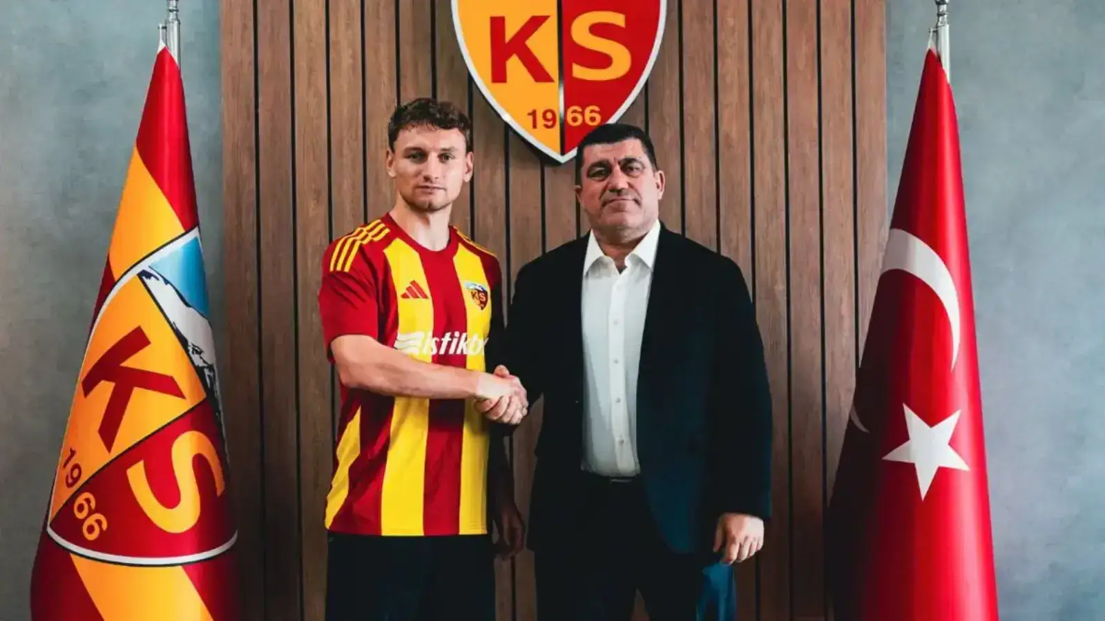 Россиялик ҳужумчи Фёдор Чалов Туркиянинг «Кайсериспор» клубига ўтди