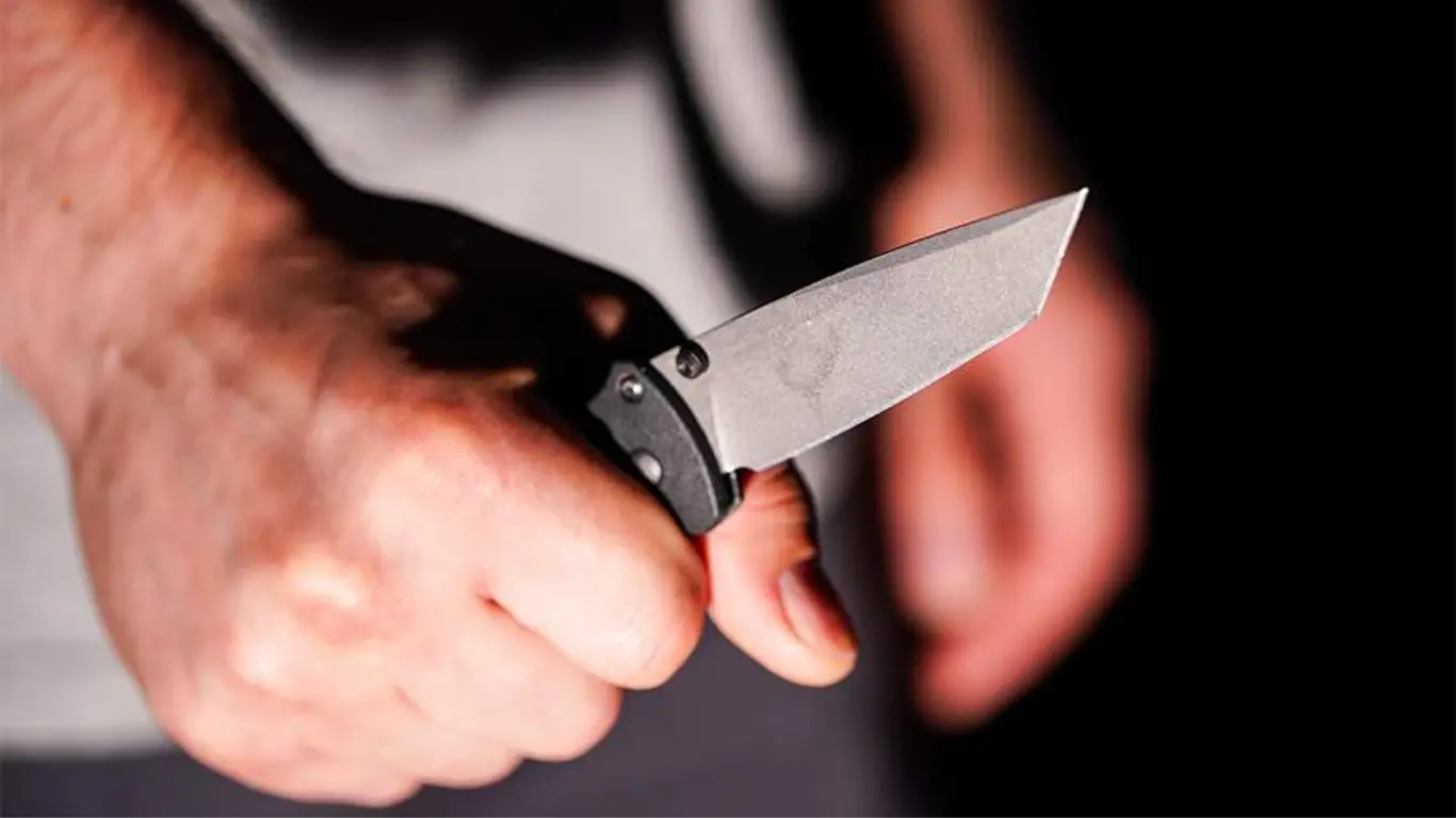 Осакада 20 жастағы жігіт үш жасөспірімге шабуыл жасады