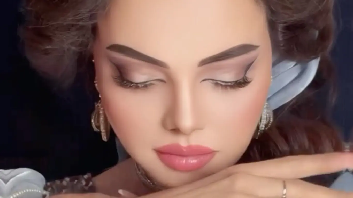 Актриса Жайрона в образе принцессы Жасмин снова поразила поклонников (видео)