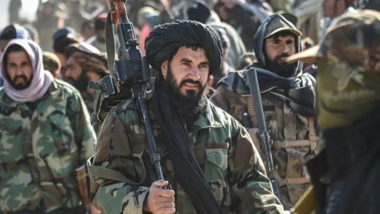 Pakistan, Afganistan'daki Taliban'a karşı açık bir savaş başlattı