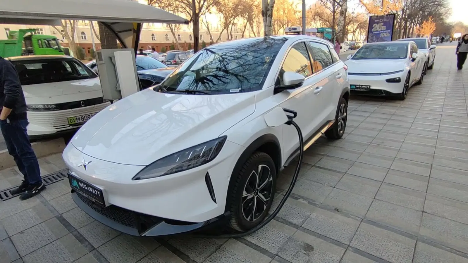 Электромобил қувватлашга субсидия, "таксичи"ларга янги имтиёзлар...