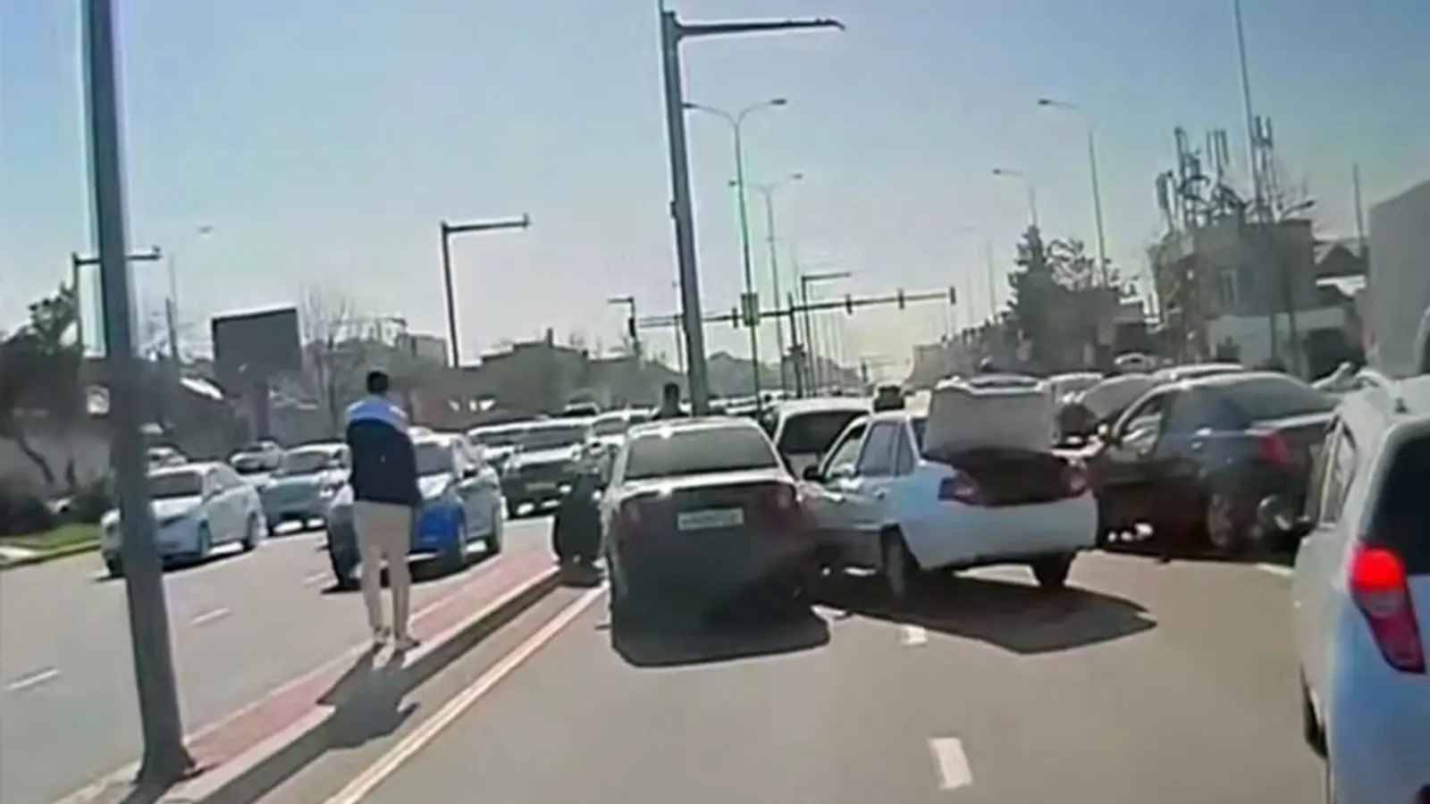 Mirobodda beshta mashina ishtirokida zanjirsimon to‘qnashuv sodir bo‘ldi