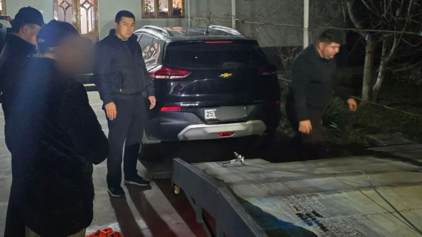 Black Tracker cars are expected to be put up for auction in Jizzakh