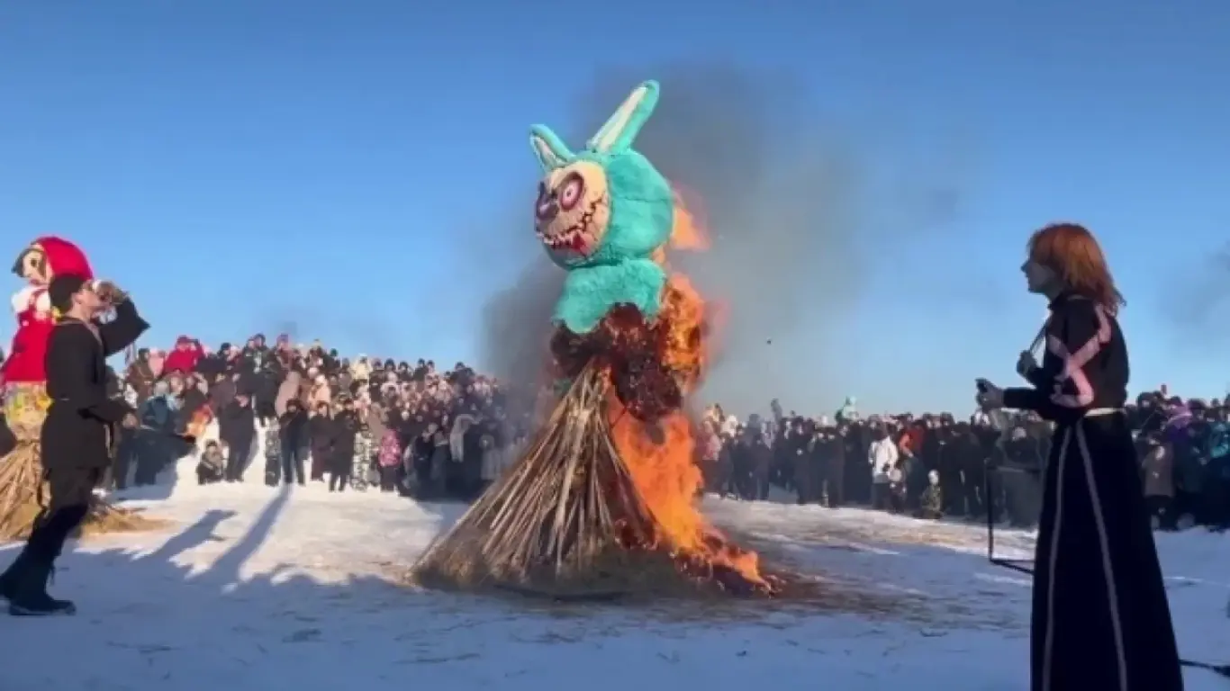 Липетск вилоятида Масленитса байрамида Лабубу тулуми ёқиб юборилди (видео)
