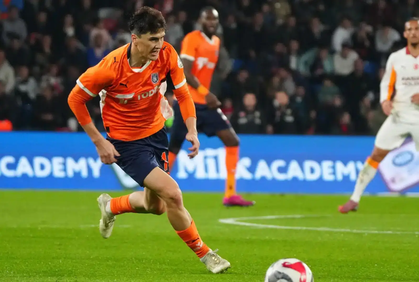 Туркияда янги юлдузлар порламоқда: Элдор Шомуродов етакчилар қаторида