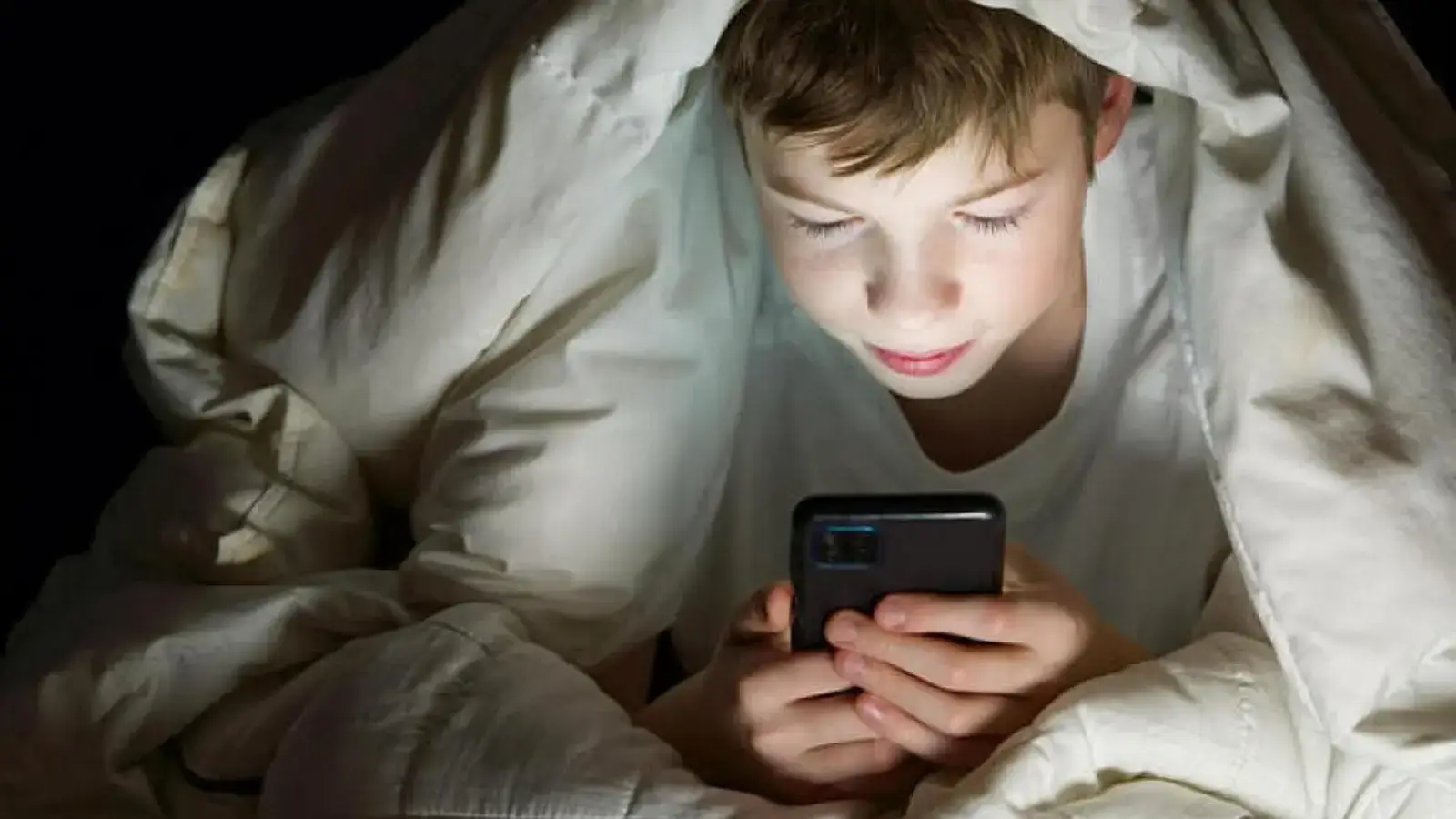 Испания 16 ёшгача ўсмирларга ижтимоий тармоқларни тақиқлаши мумкин