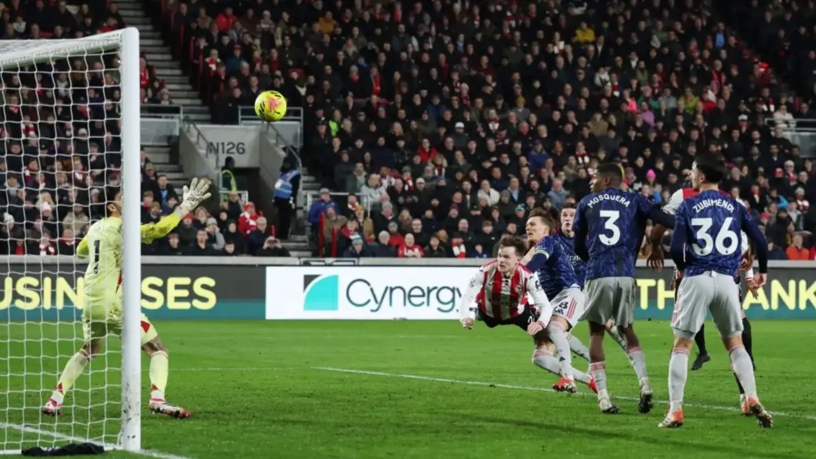 "Арсенал"ни "Брентфорд" тўхтатди: чемпионлик пойгаси қизийди (видео)