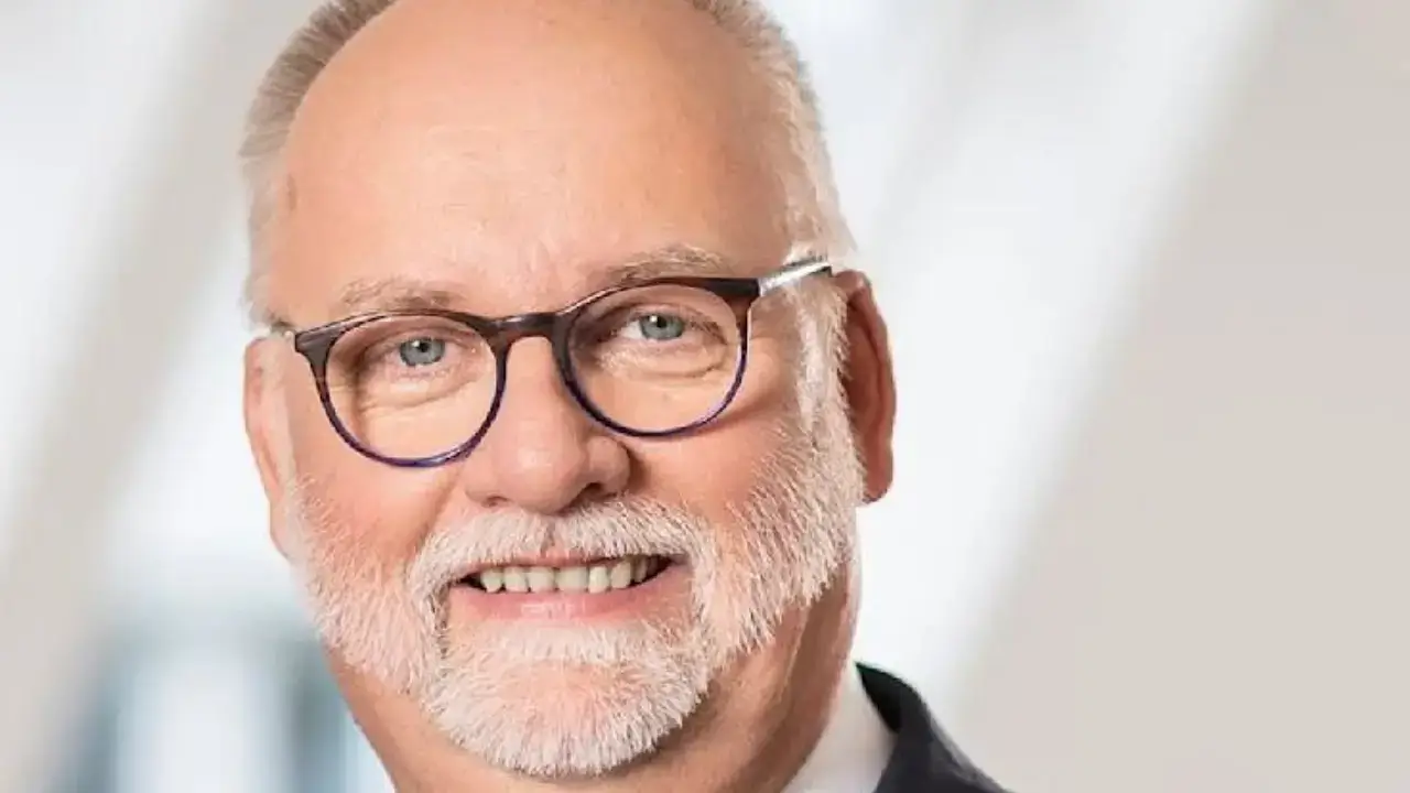 Руководитель, который говорил о повышении цен на бензин, подал в отставку