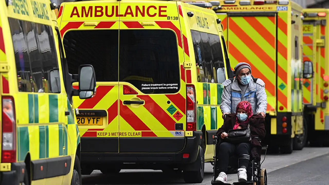 Britanya'da 97 yaşında bir kadın ambulans beklerken hayatını kaybetti
