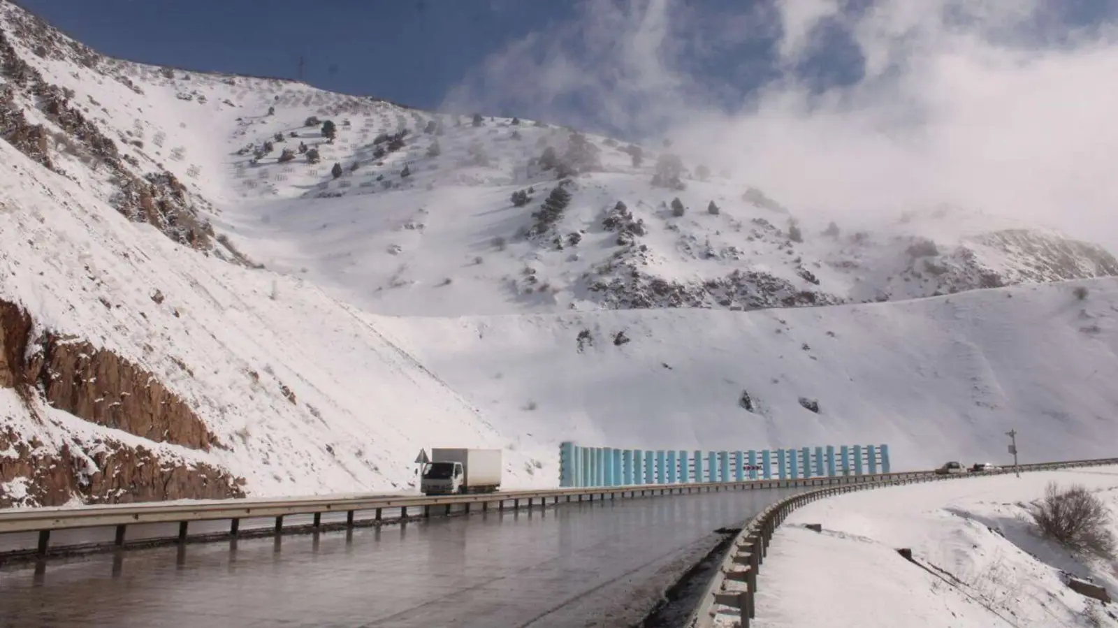 Қамчиқ довони қор кўчкиси хавфи сабабли вақтинча ёпилди