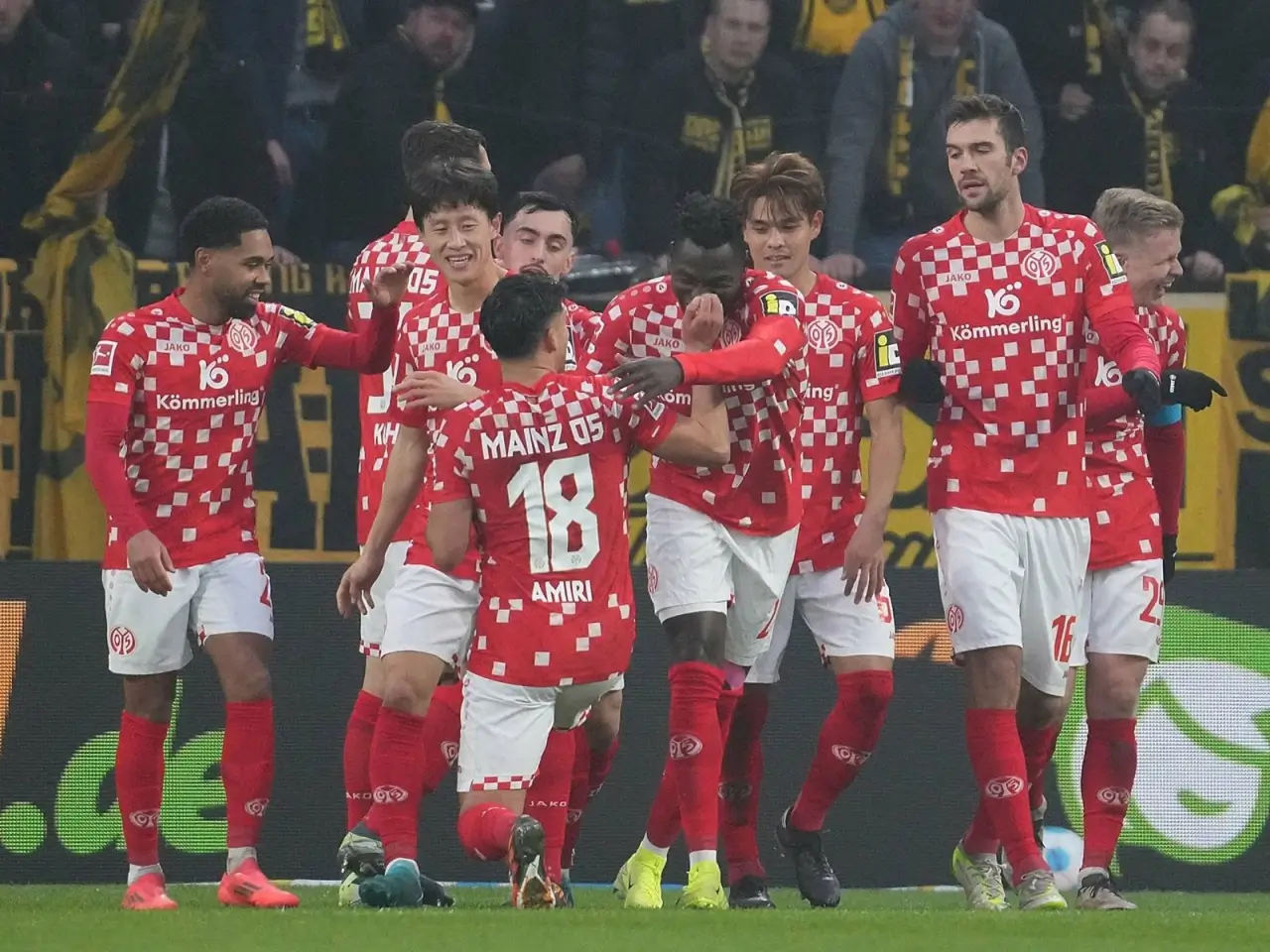 Maynts yetakchisi Amiri penalti gollari bilan Mbappeni quvmoqda