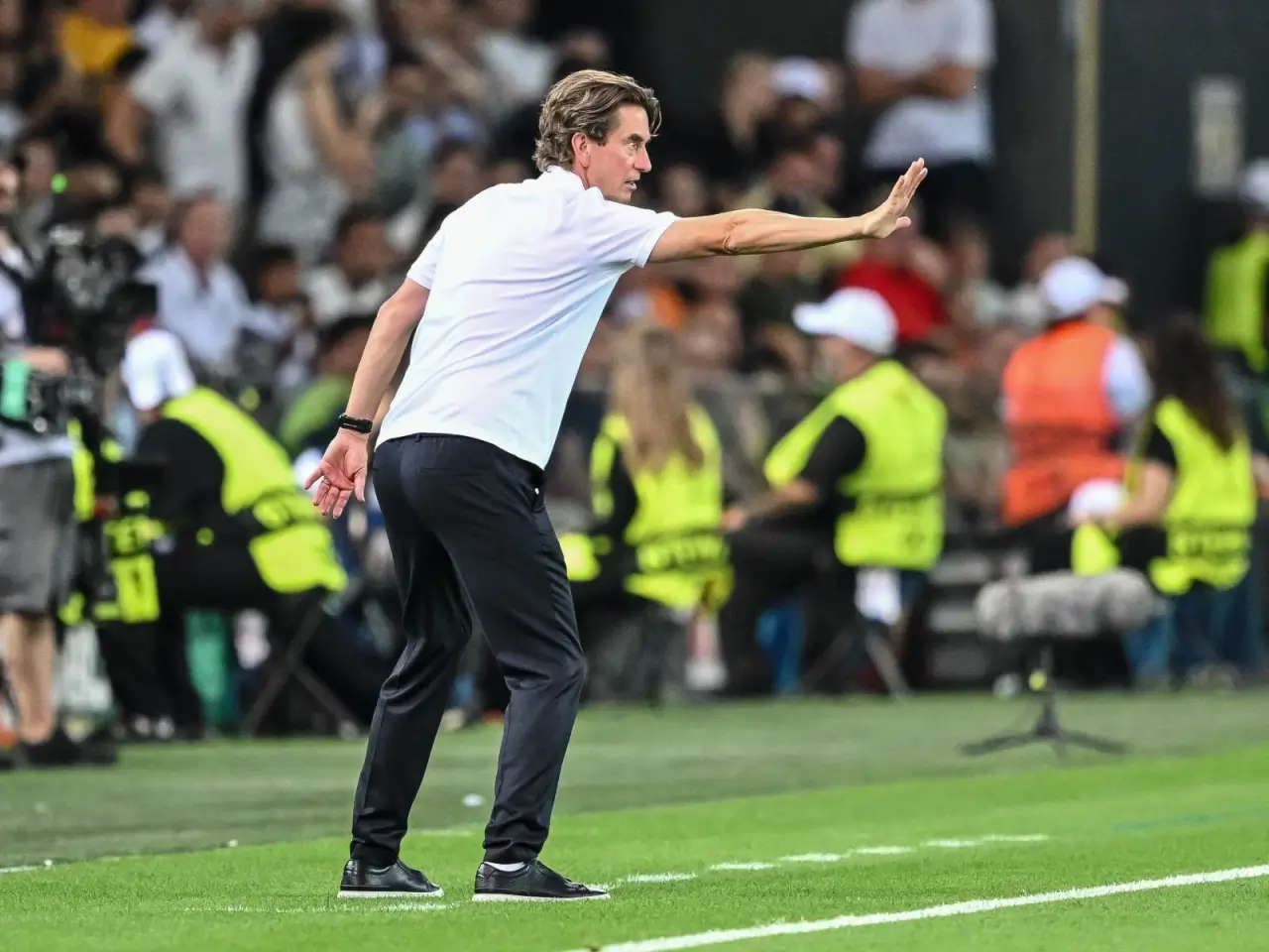 Томас Франк ҳуштаклар фонида мухлислардан ёрдам сўради