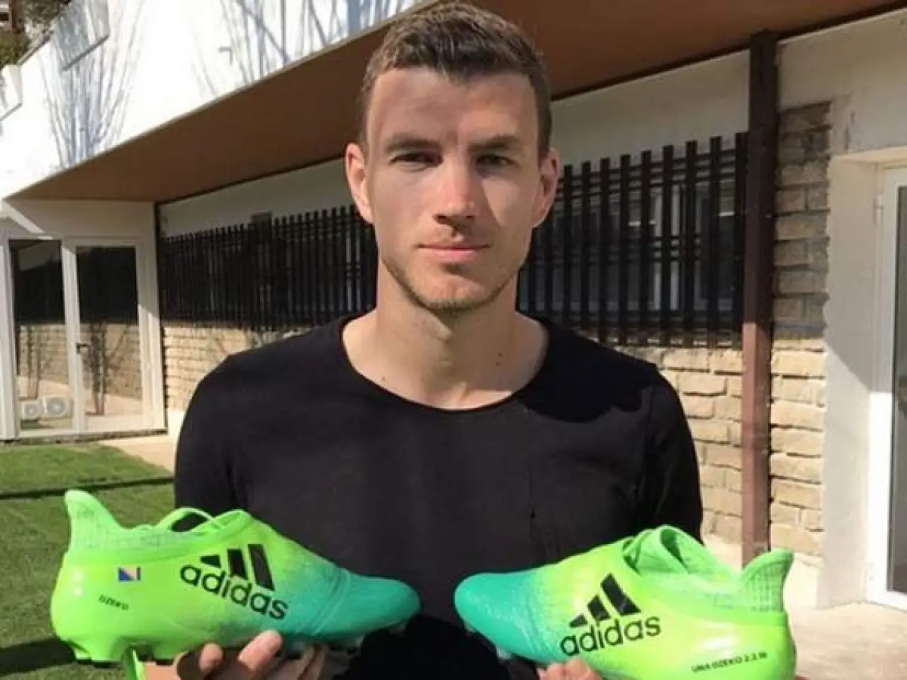 Эдин Джеко «Шалке» сафида дубл қайд этди