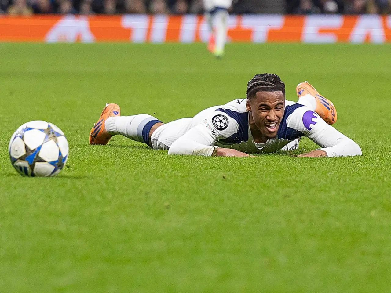 Tottenhem qanot hujumchisini uzoq muddatga yo'qotdi