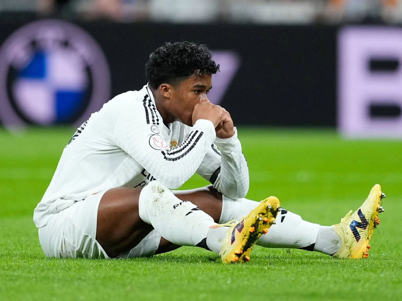 Эндрик «Лион» жамоаси вакилларига PlayStation совғa қилди