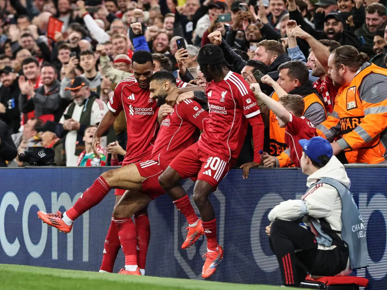 «Ливерпуль» 18 ёшли ярим ҳимоячи бўйича музокара ўтказди