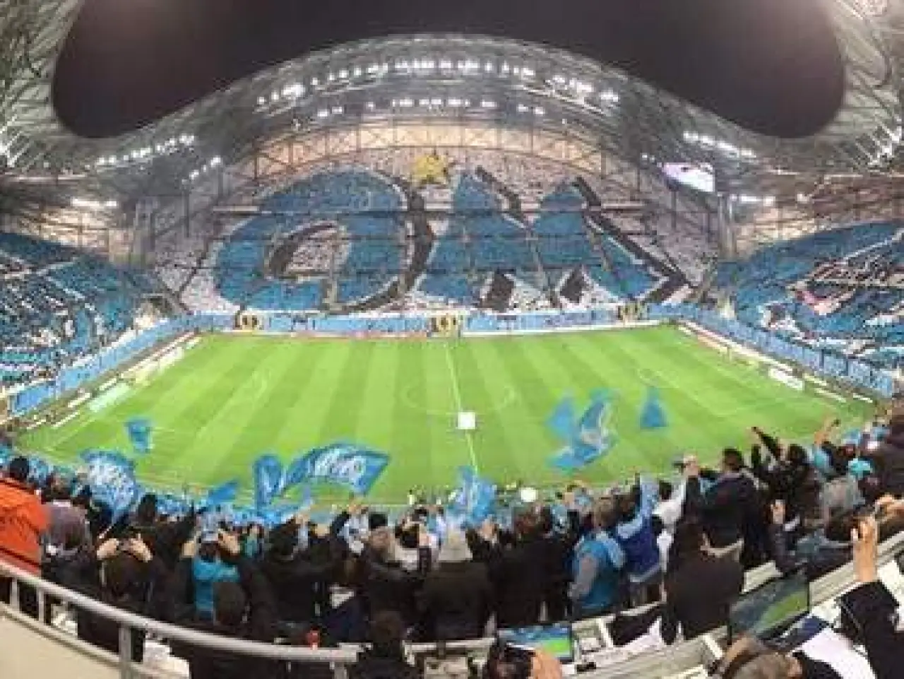 «Марсель» мухлислари клуб раҳбарияти томон ёриб ўтишга уринди