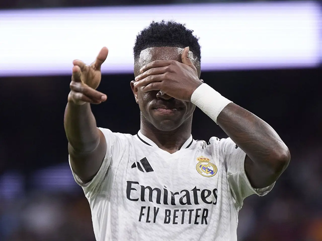 Винисиус пенальтидаги услуби учун Жоржинога ишора қилди