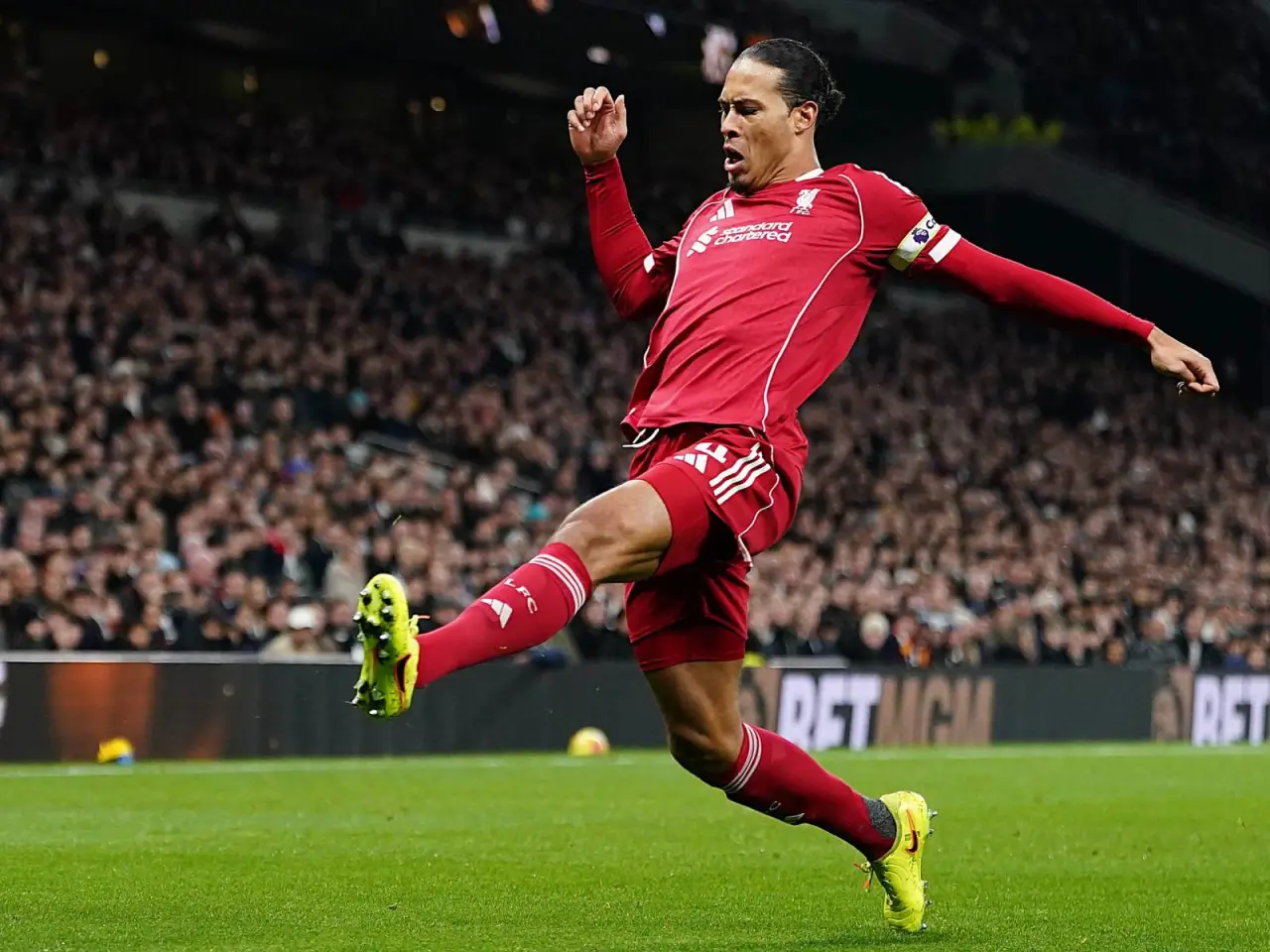 Van Deyk Salohning Liverpuldagi yetakchiligini yuqori baholadi