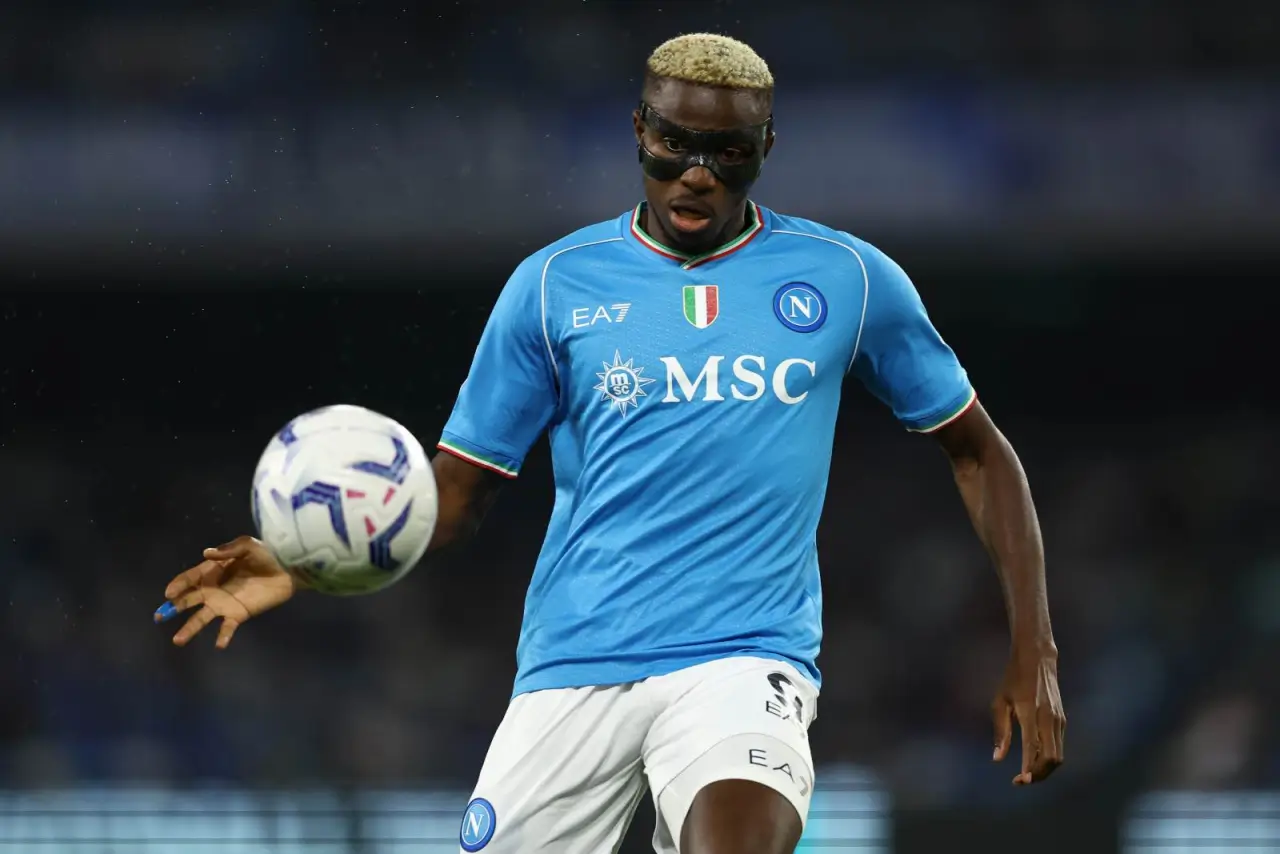 Osimhen Napoli rahbariyati va'dasini bajarmaganini aytdi