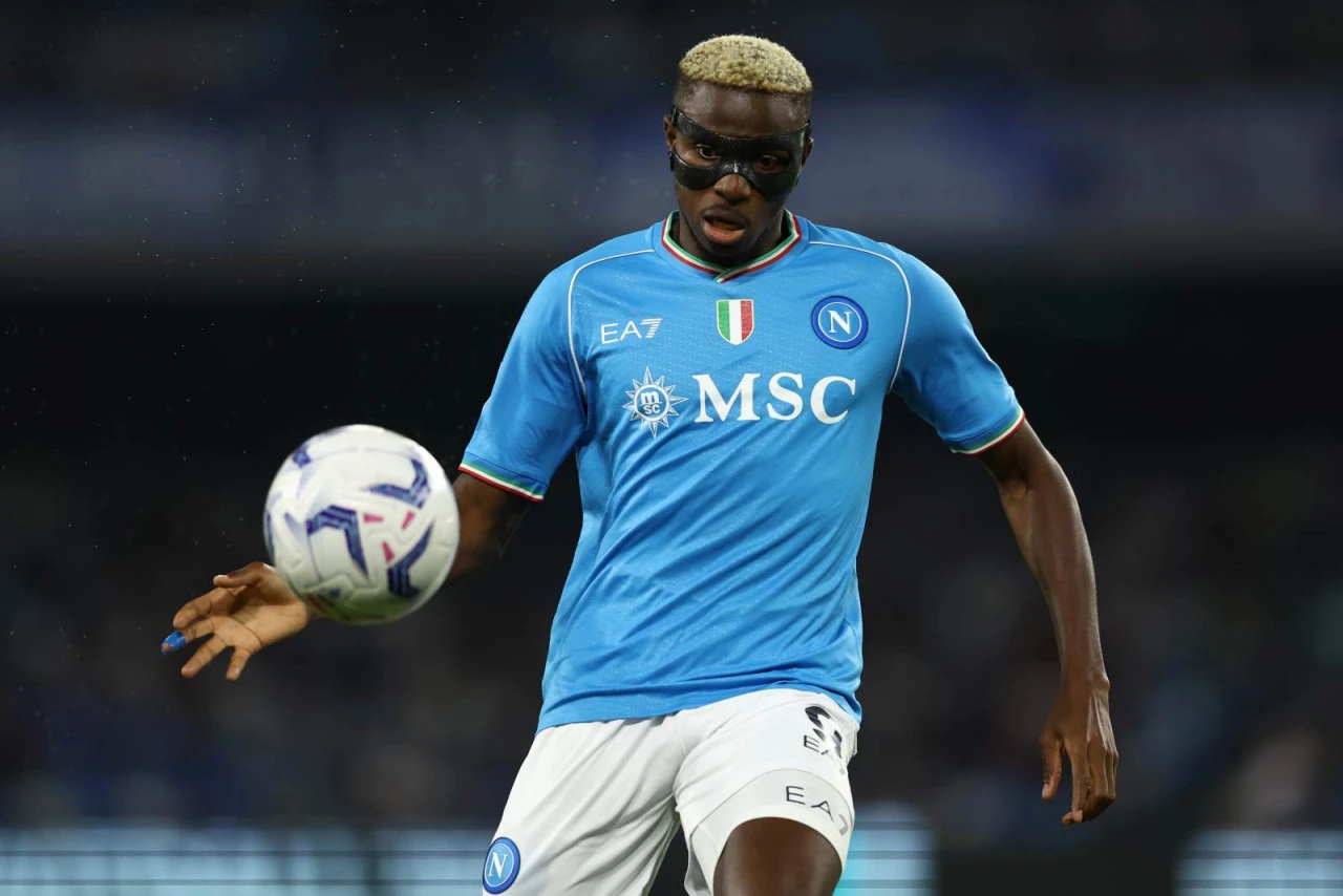 Osimhen Napoli rahbariyati va’dalarni bajarmaganini aytdi