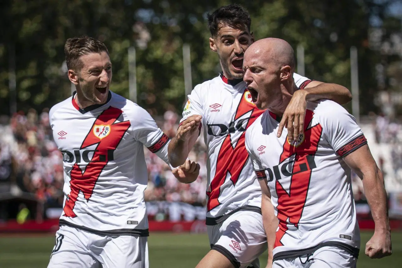 Rayo muxlislari Valekas stadionini tark etishni istamayapti
