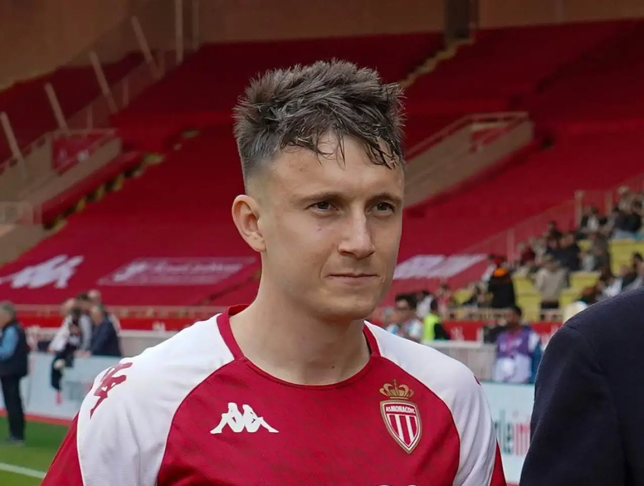 Головин Чемпионлар лигаси плей-оффида қизил олди