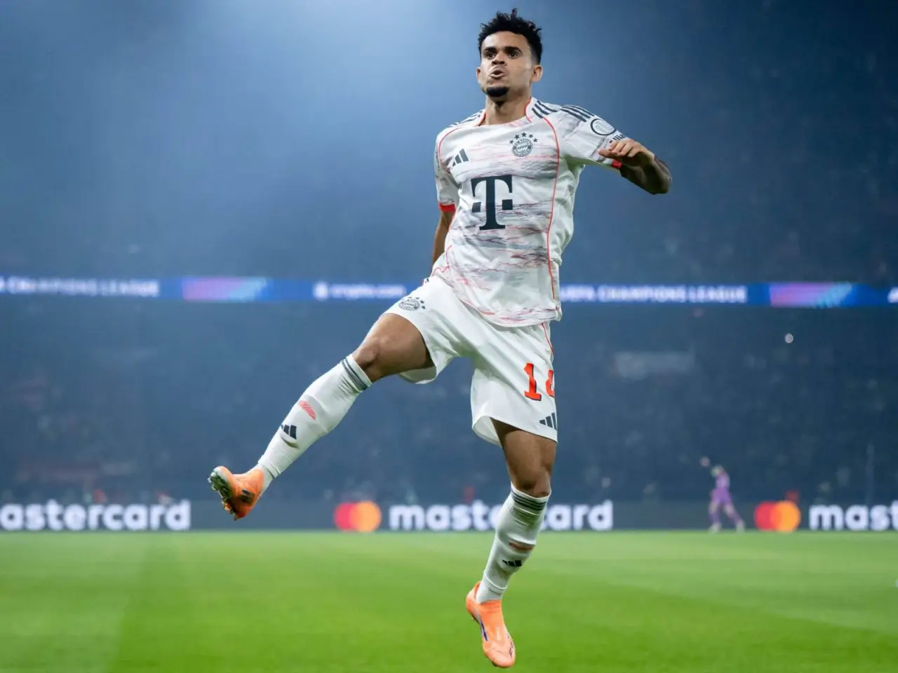 Luis Dias Bavariyaning trebl orzusiga munosabat bildirdi