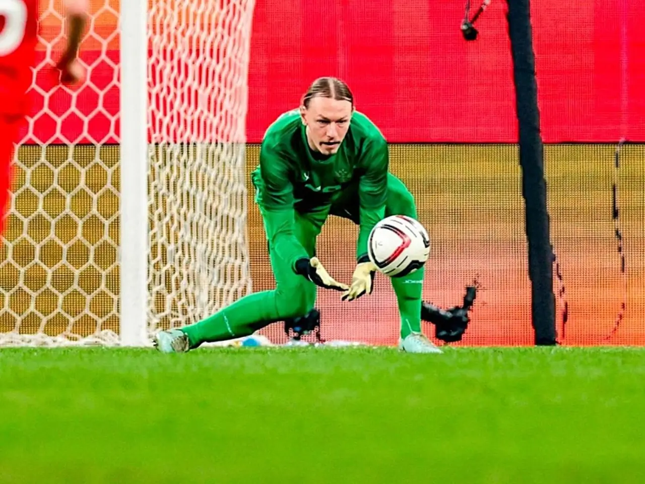 Cherchesov Safonov PSJda Rossiya futbolini tanitmoqda dedi