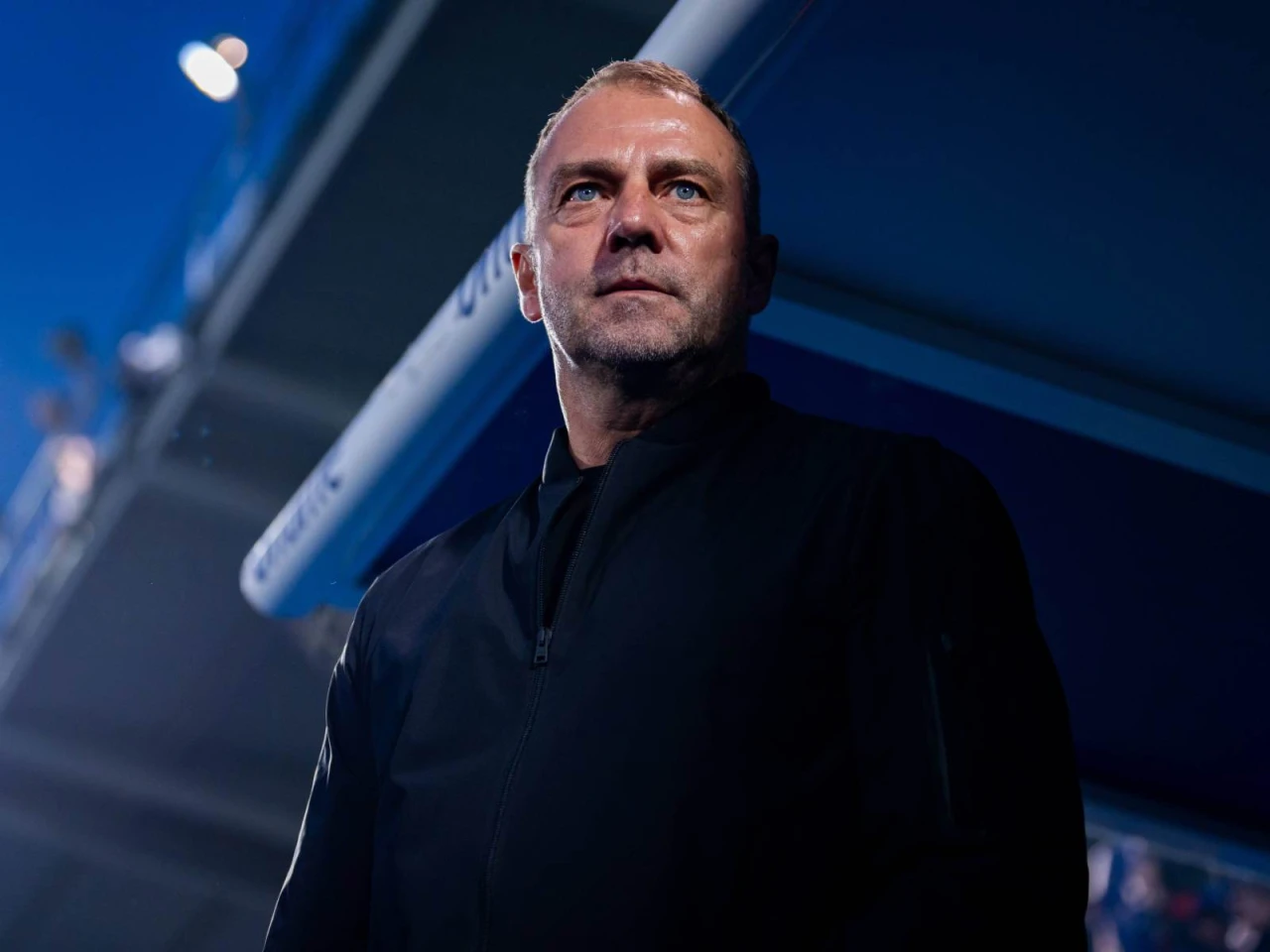 Флик «Барселона» мудофааси учун Шлоттербекни танлади