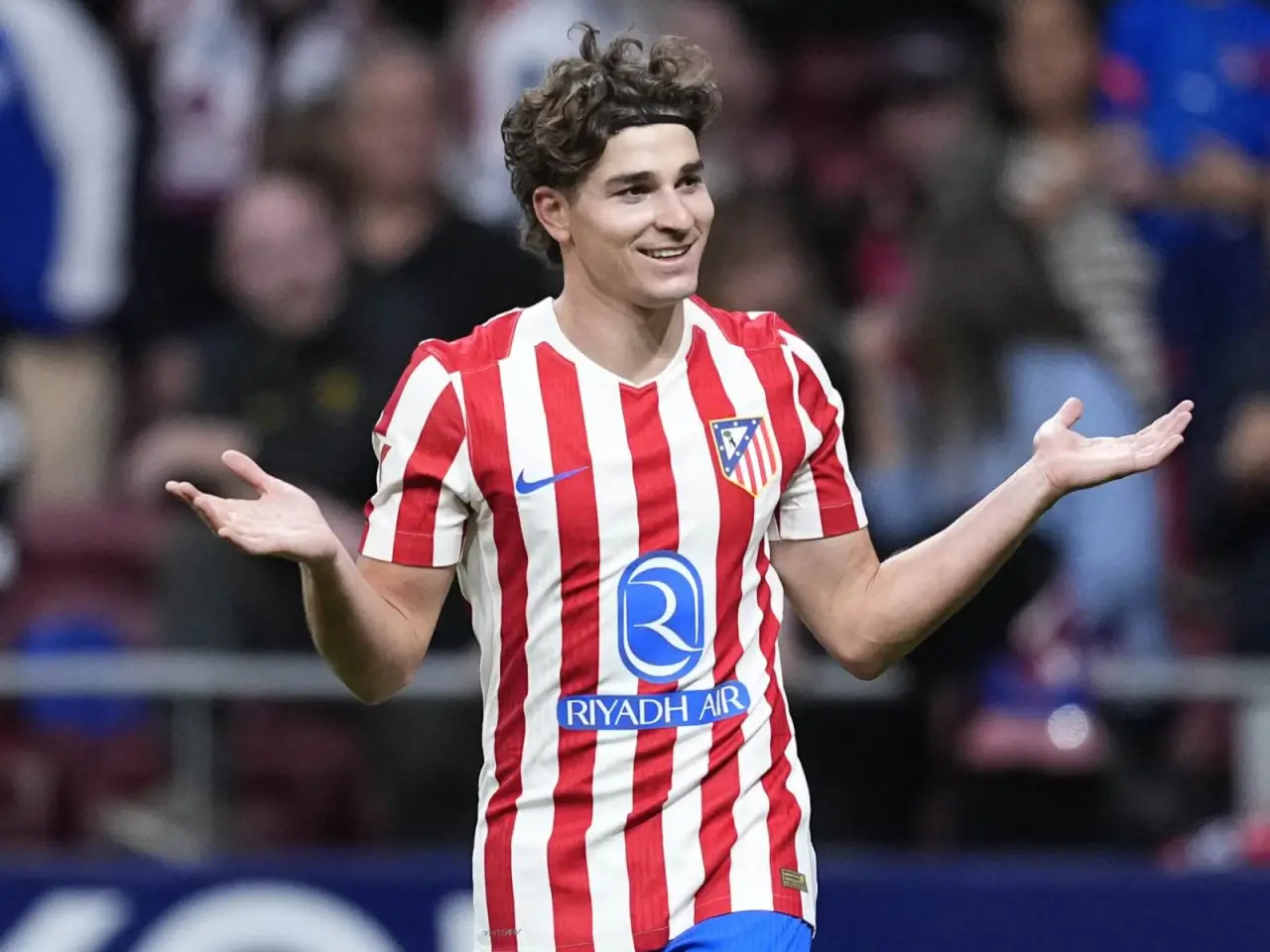 Xulian Alvares 2026 yil yozida Barselonaga ko'chadi