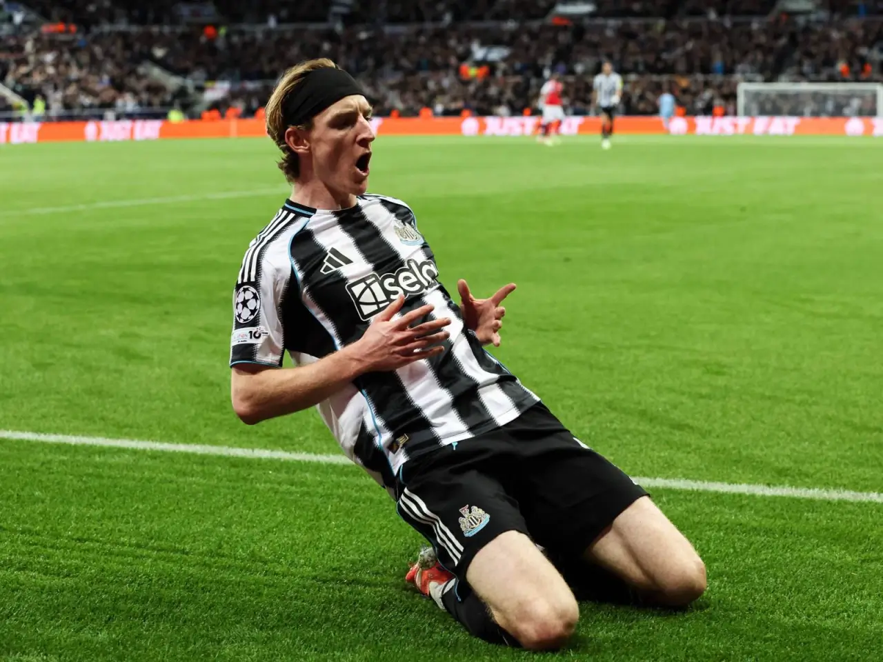 Эдди Хау Гордоннинг ҳужумчи сифатидаги ўйинини юқори баҳолади