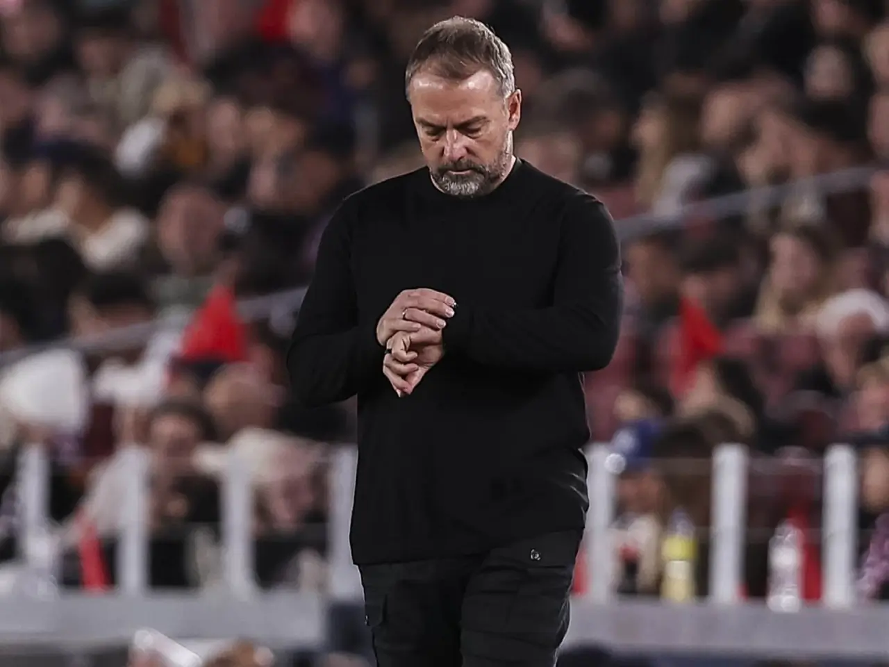 Flik Barselonada kechikkan futbolchilarni jarimaga tortadi