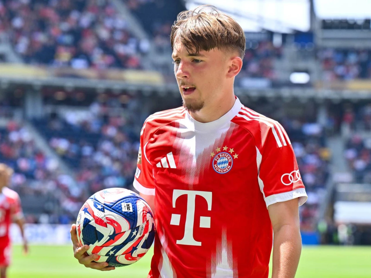 Bavariya Lennart Karl maoshini to'rt baravar oshirmoqchi