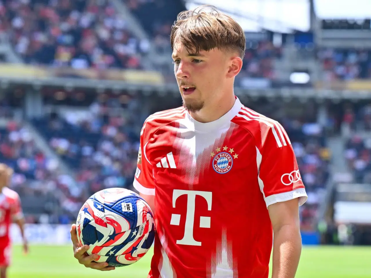 Bavariya Lennart Karl maoshini to'rt baravar oshirmoqchi