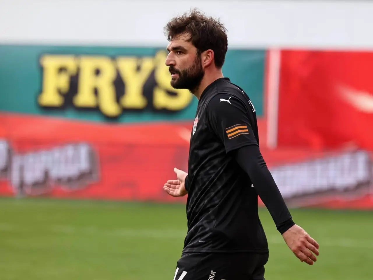 Djikiyaning maydonga tushmagani jarohat bilan bog'liq edi